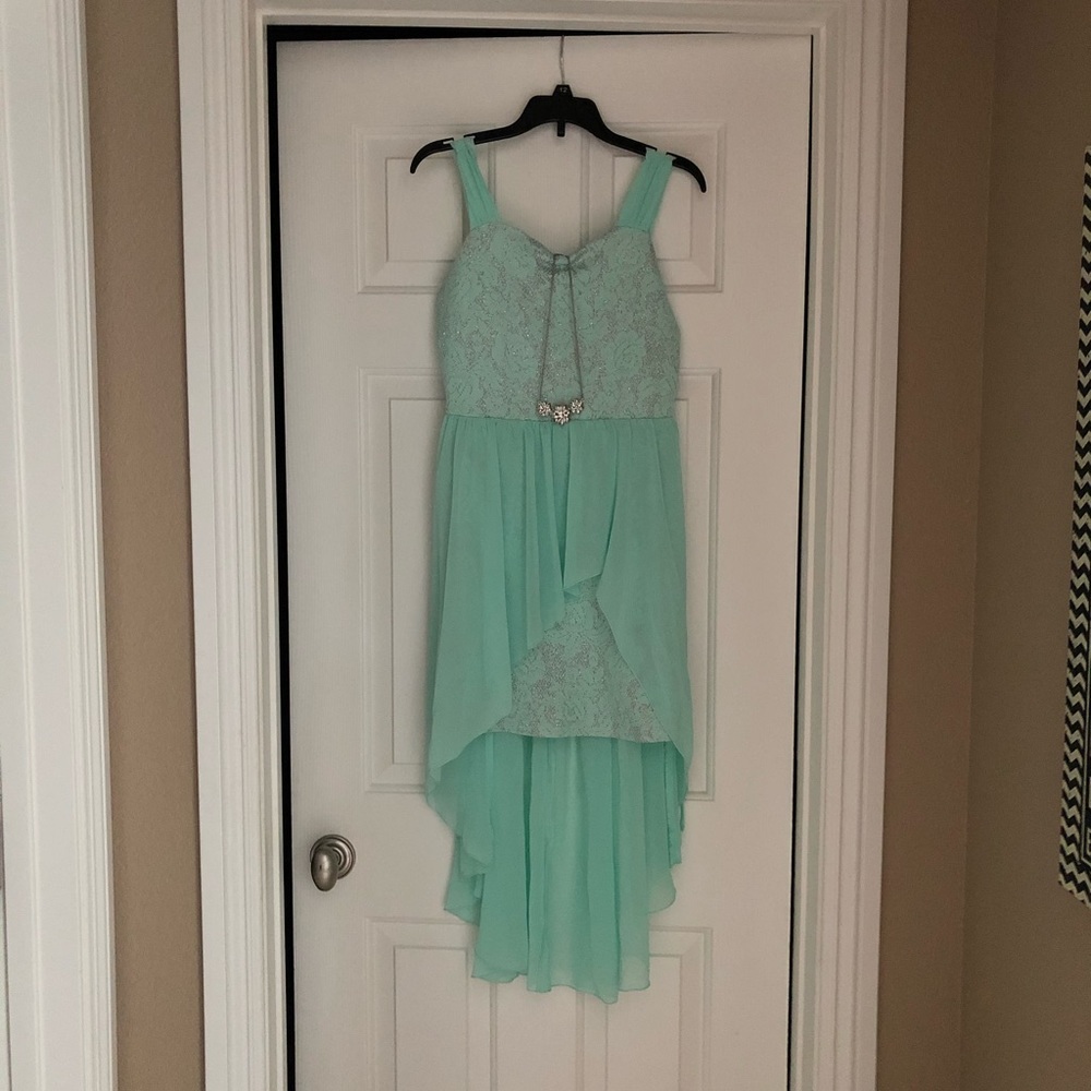 Ingirl San Francisco beautiful girl’s dress with a necklace - Picture 2 of 7
